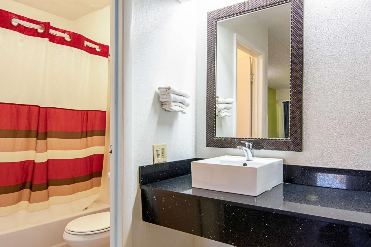 Motel 6-Charlotte, Nc - Airport Екстериор снимка